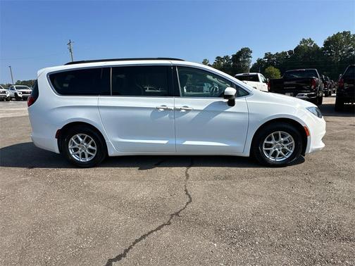 2021 Chrysler Voyager LXI