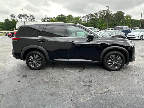 2022 Nissan Pathfinder S