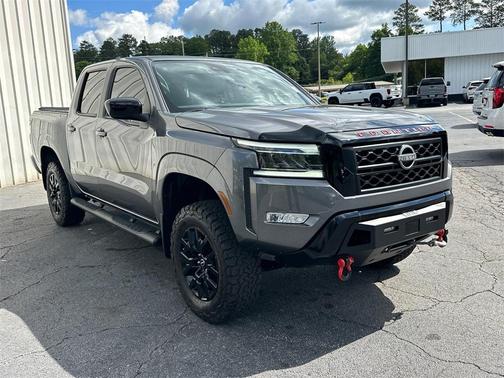 2023 Nissan Frontier SV