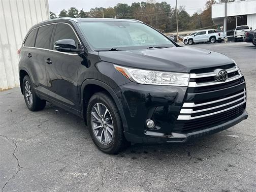 2017 Toyota Highlander SE