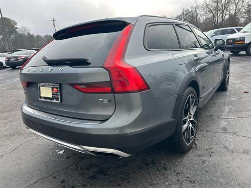 2020 Volvo V90 Cross Country T6