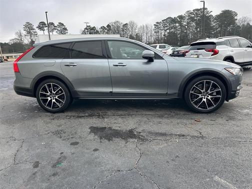 2020 Volvo V90 Cross Country T6