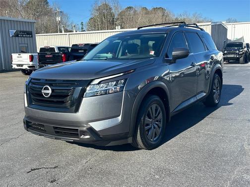 2022 Nissan Pathfinder SV
