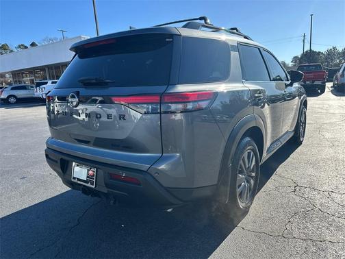 2022 Nissan Pathfinder SV