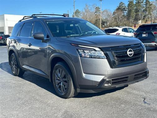2022 Nissan Pathfinder SV