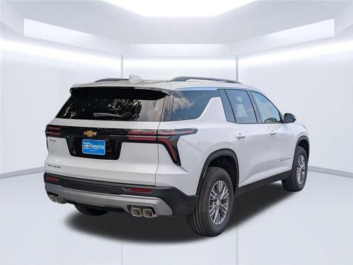Summit White 2026 Chevrolet Traverse LT