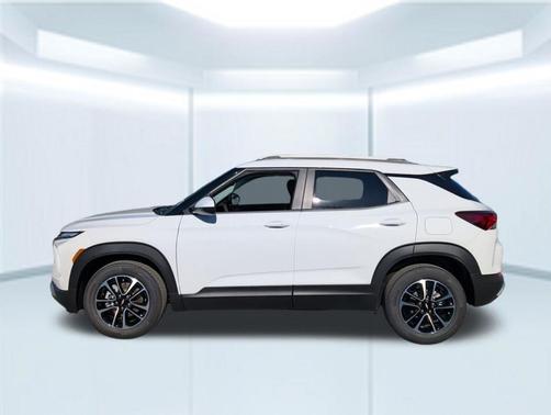 Summit White 2026 Chevrolet Trailblazer LT
