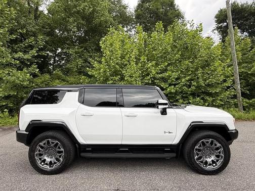White 2024 GMC HUMMER EV SUV 3X