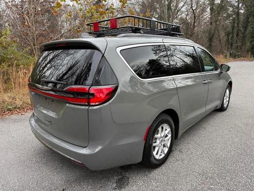 2022 Chrysler Pacifica Touring-L