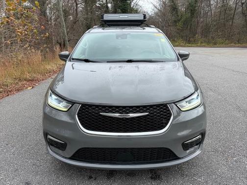 2022 Chrysler Pacifica Touring-L