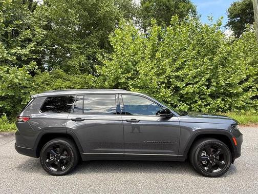 Metallic 2023 Jeep Grand Cherokee L Laredo