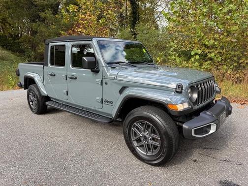 2024 Jeep Gladiator Sport