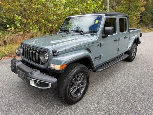 2024 Jeep Gladiator Sport