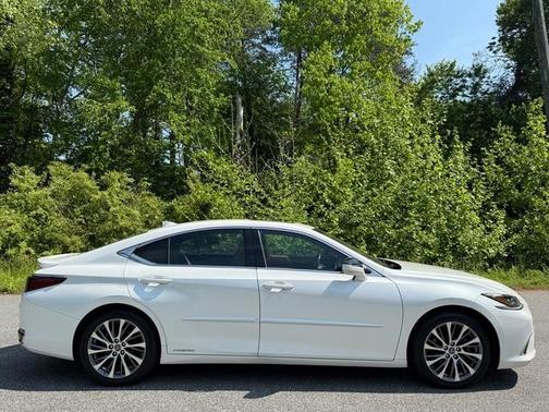 2019 Lexus ES 300h