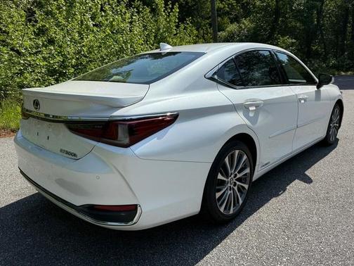 2019 Lexus ES 300h