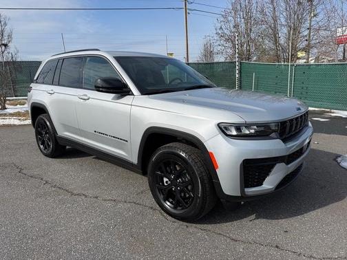Silver Zynith 2026 Jeep Grand Cherokee Laredo