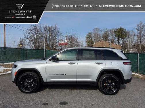Silver Zynith 2026 Jeep Grand Cherokee Laredo
