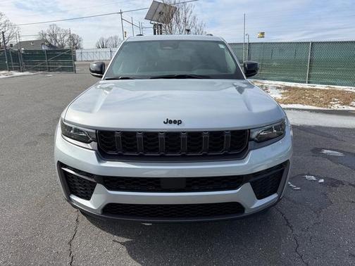 Silver Zynith 2026 Jeep Grand Cherokee Laredo