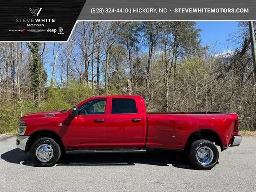 Molten Red Pearlcoat 2026 RAM 3500 Tradesman