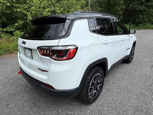 Bright White Clearcoat 2025 Jeep Compass Trailhawk
