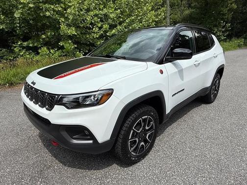 Bright White Clearcoat 2025 Jeep Compass Trailhawk