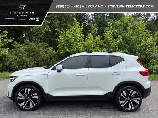 2023 Volvo XC40 B5 Ultimate Bright Theme