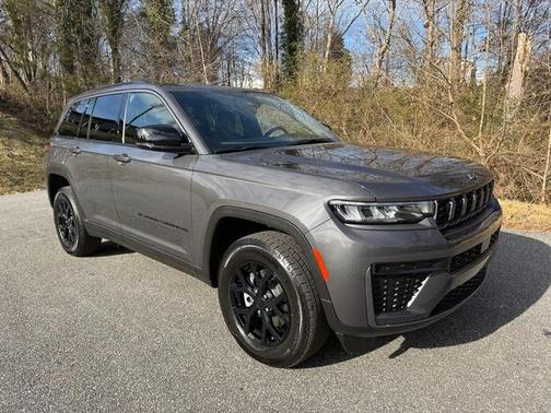 2026 Jeep Grand Cherokee Laredo