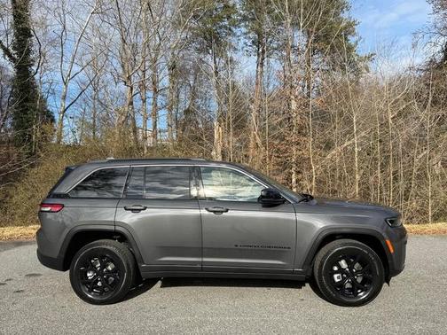 2026 Jeep Grand Cherokee Laredo