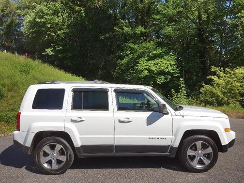 Photo 5 of 29 of 2017 Jeep Patriot High Altitude