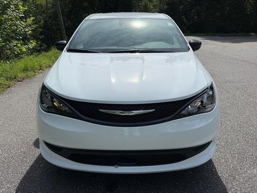 2026 Chrysler Voyager LX