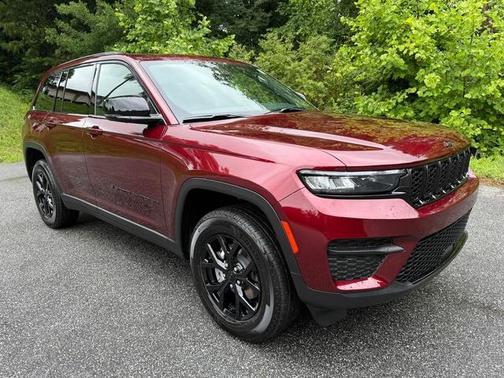 2025 Jeep Grand Cherokee Laredo
