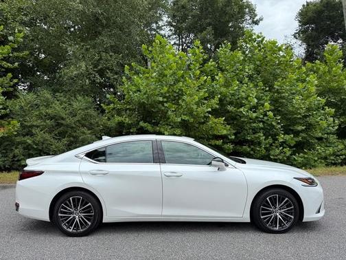 2024 Lexus ES 300h Luxury