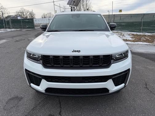 Bright White Clearcoat 2026 Jeep Grand Cherokee Laredo