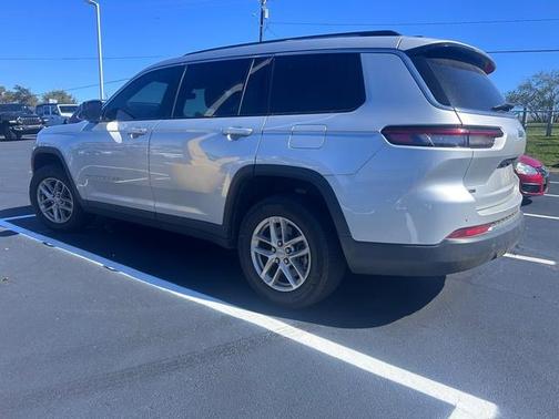 2022 Jeep Grand Cherokee L Laredo