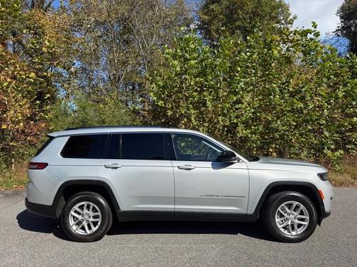 2022 Jeep Grand Cherokee L Laredo