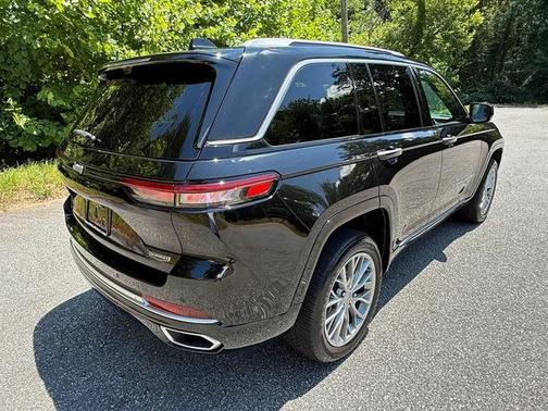 Diamond Black 2023 Jeep Grand Cherokee Summit