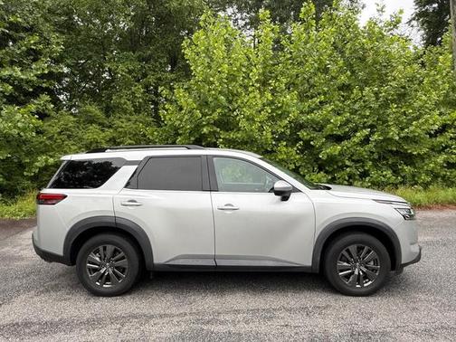Brilliant Silver Metallic 2022 Nissan Pathfinder SV