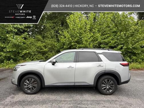 Brilliant Silver Metallic 2022 Nissan Pathfinder SV