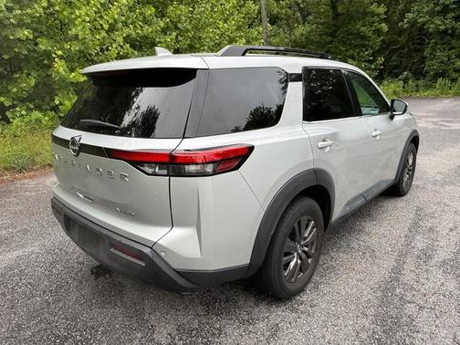 Brilliant Silver Metallic 2022 Nissan Pathfinder SV