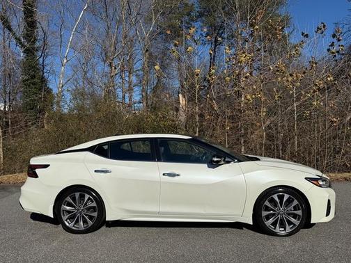 2023 Nissan Maxima Platinum