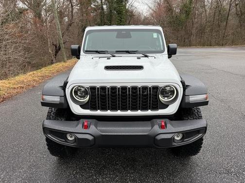 Bright White Clearcoat 2026 Jeep Wrangler Rubicon