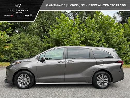 2022 Toyota Sienna XLE