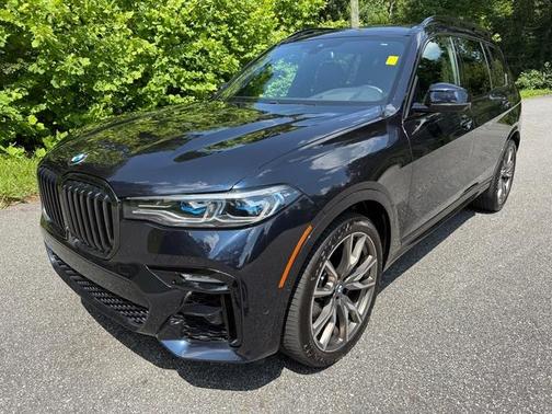 2022 BMW X7 M50i