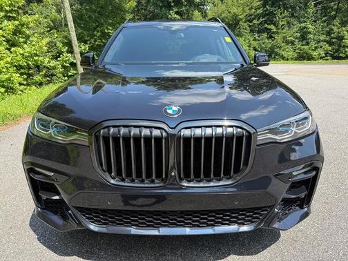 2022 BMW X7 M50i