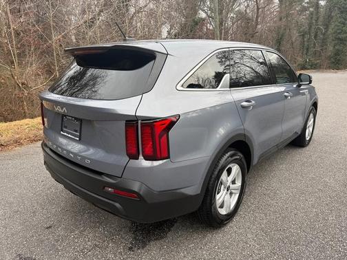 2022 Kia Sorento LX