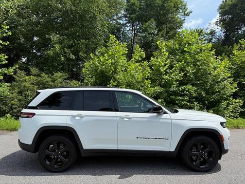 2023 Jeep Grand Cherokee Altitude
