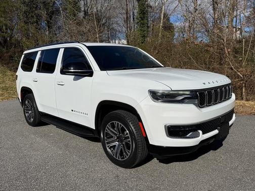 2023 Jeep Wagoneer Base