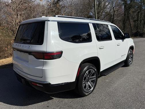 2023 Jeep Wagoneer Base