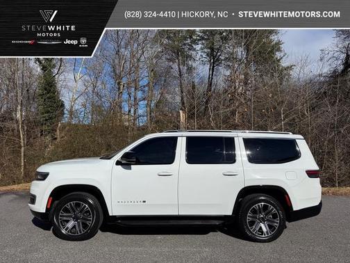 2023 Jeep Wagoneer Base