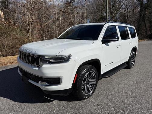 2023 Jeep Wagoneer Base